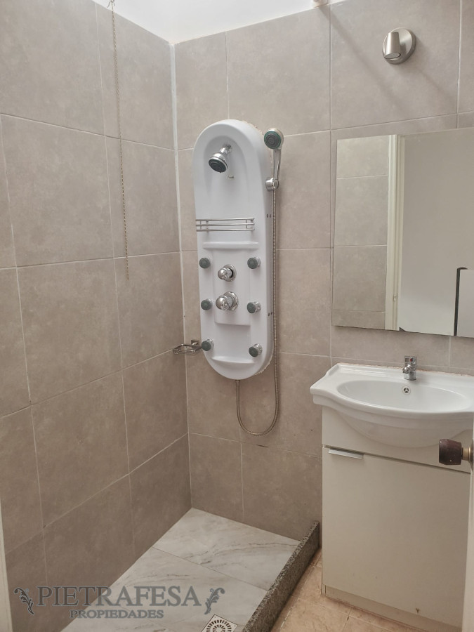Casa ID.3342 - Casa en venta con renta 3 dormitorios 2 baños, fondo con parrillero y garaje-Costa Rica-Carrasco