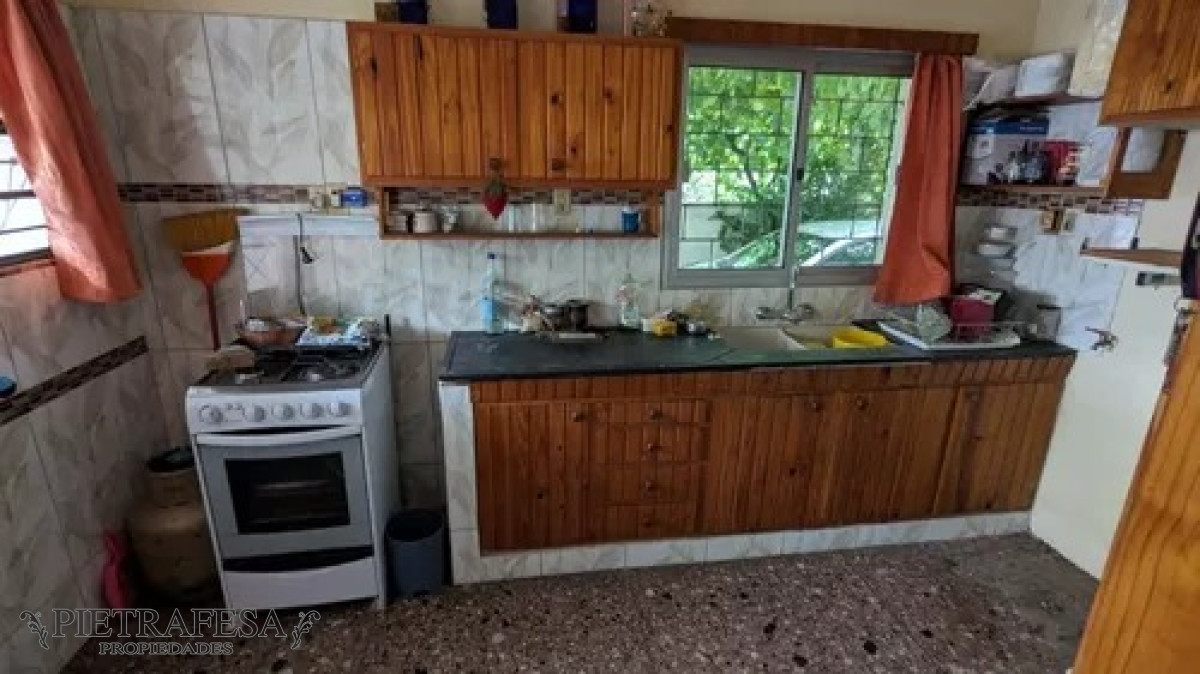 Casa ID.11072 - 2 casas en venta, 6 dormitorios, 2 baños, gje-Colón
