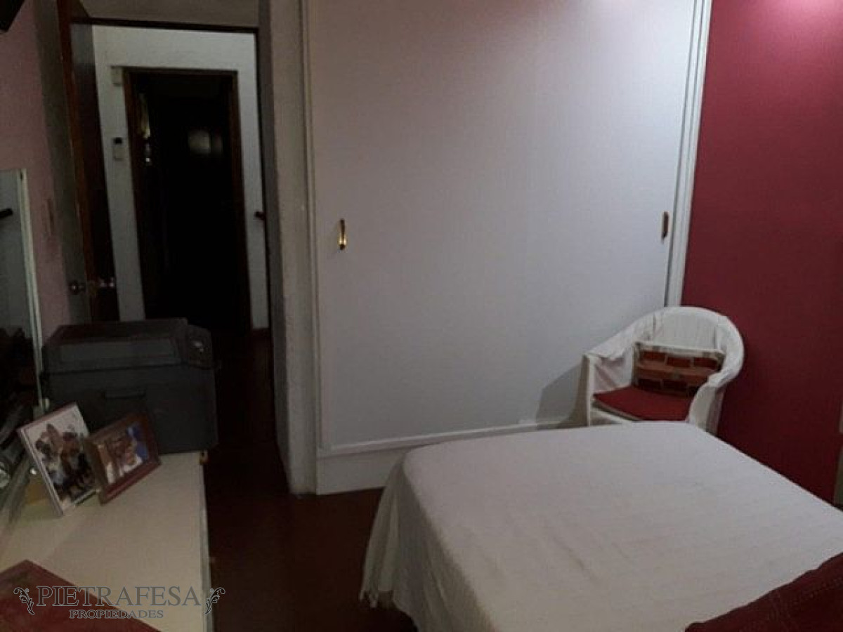 Casa ID.127 - Casa en venta con renta 2 plantas 5 dormitorios 2 baños con fondo y parrillero - Av. Carlos María Ramirez- La Teja -  
