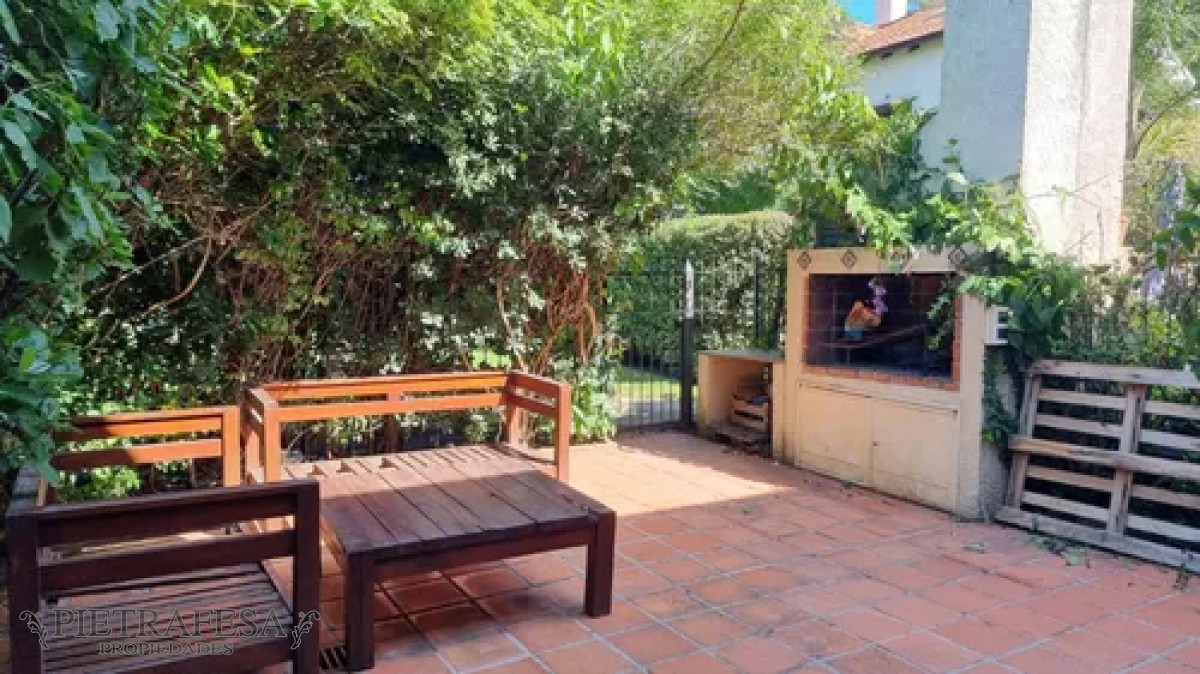 Casa ID.13064 - Casa en alquiler, 3dormitorios, 3baños, patio, cochera. Carrasco.