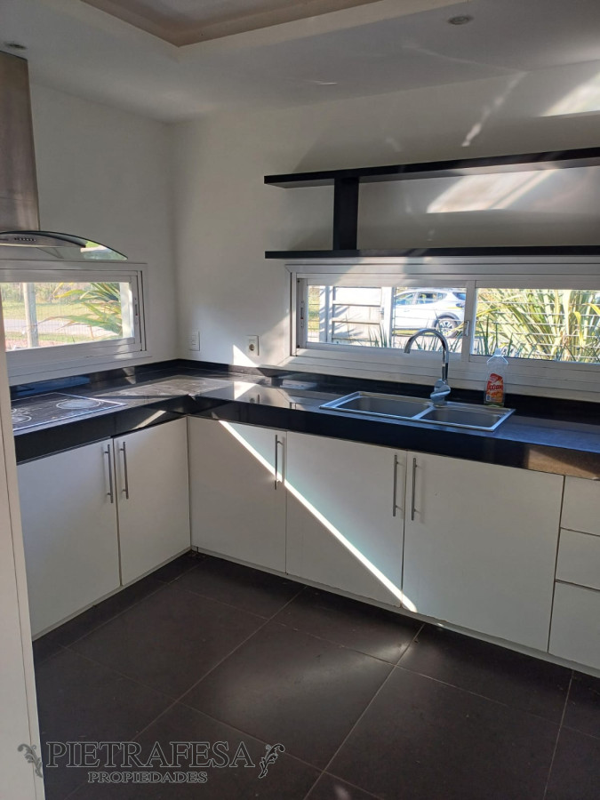 Casa ID.8742 - Casa en venta 4 dormitorios, 3 baños, piscina, cochera-Ciudad de la Costa 