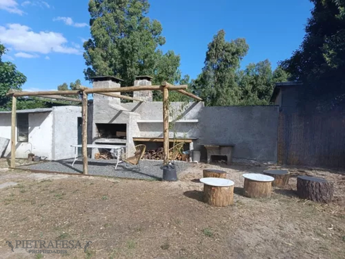 Casa ID.12724 - Casa en venta, 2dormitorios, 1baño, patio con parrillero, cochera. Solymar.