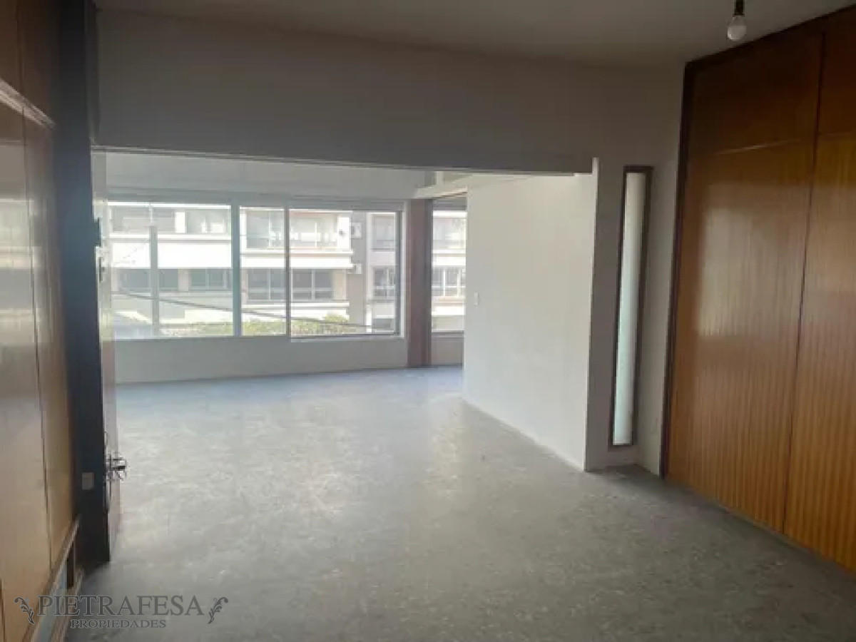 Casa ID.13690 - Casa en alquiler, 3dormitorios, 3baños, garaje, terraza. Puerto del Buceo.