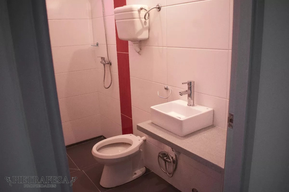 Casa ID.10150 - Casa en venta con renta 2 dormitorios, 1 baño, cochera y patio-Maroñas