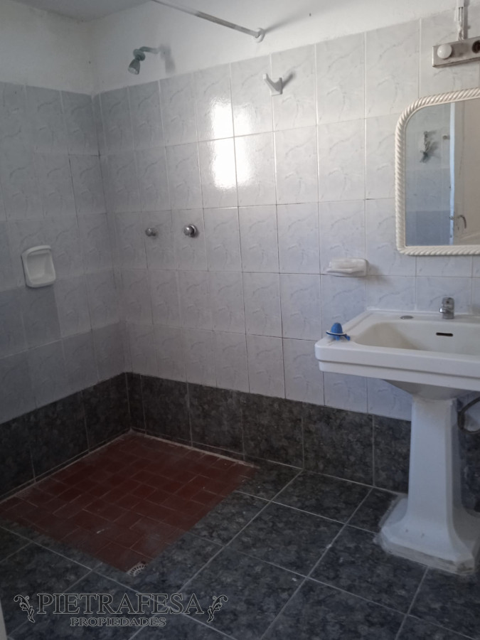 Casa ID.2519 - Casa y apartamento en venta 2 dormitorios 1 baño, fondo y cochera-Magenta-Buceo