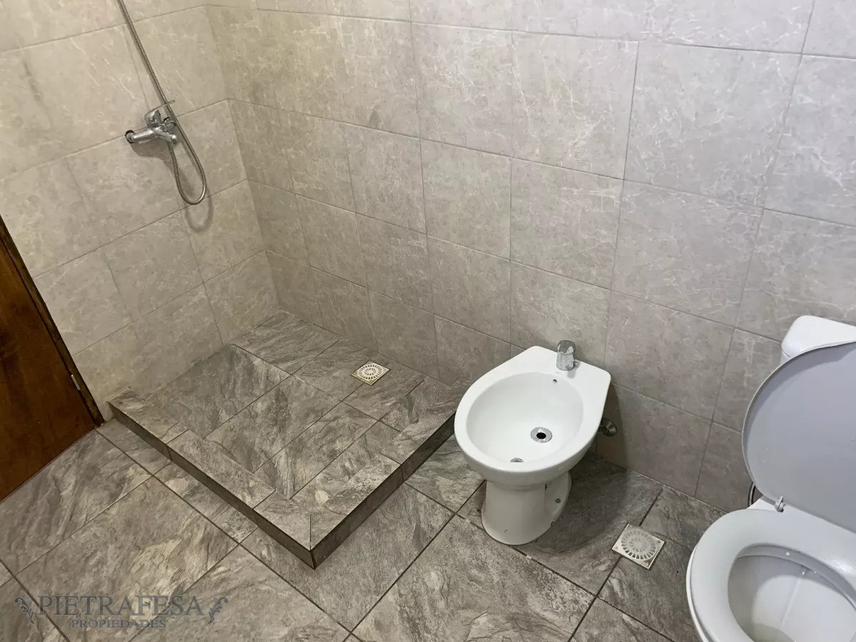 Casa ID.13186 - Casa y apto en venta, 4 dormitorios, cochera-Cerro 