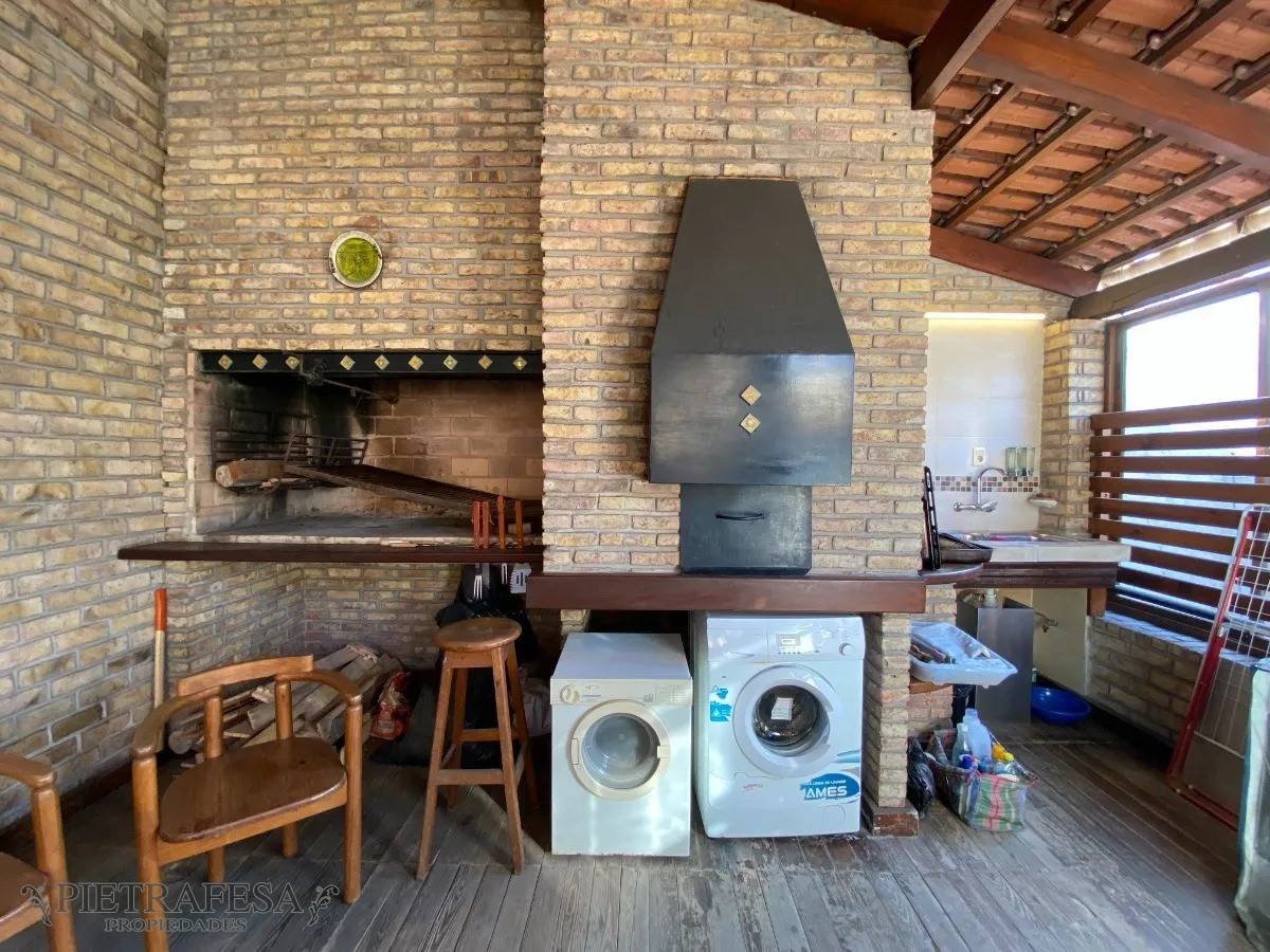 Casa ID.4806 - Casa en venta 3 dormitorios, 2 baños, patio, barbacoa y garaje- Calle Doctor Arturo Lezama- Aguada