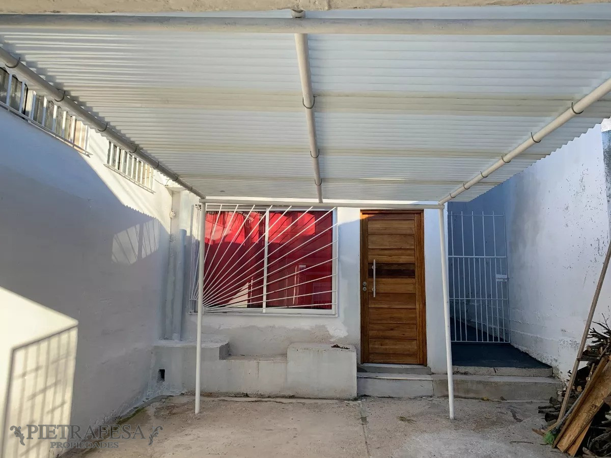 Casa ID.13186 - Casa y apto en venta, 4 dormitorios, cochera-Cerro 