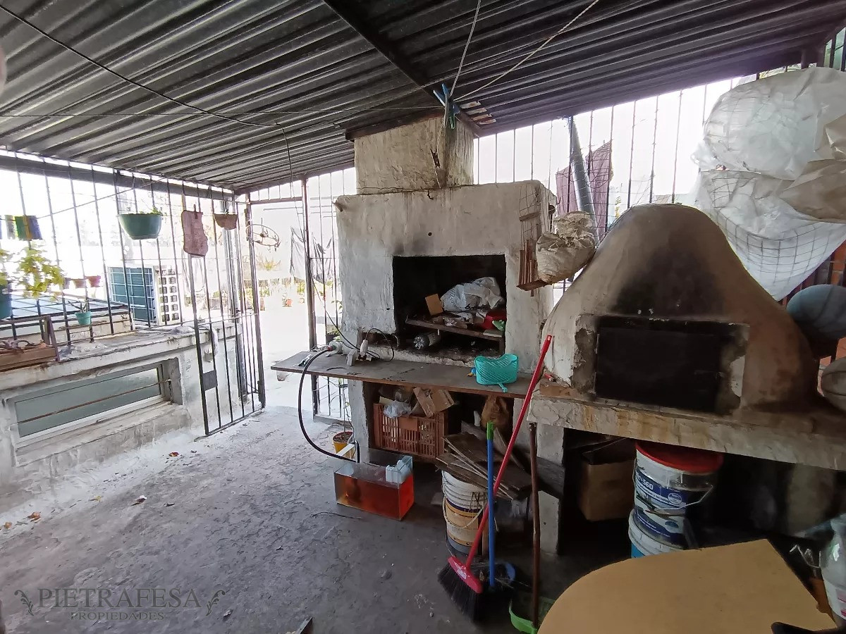 Casa ID.9814 - Casa en venta 6 dormitorios,2 baños, gje, azotea-La Blanqueada