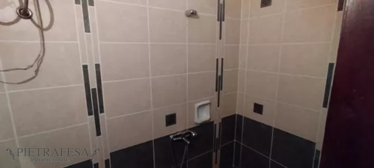 Casa ID.12678 - Casa en alquiler, 3dormitorios, 1baño, patio. Tres Cruces.