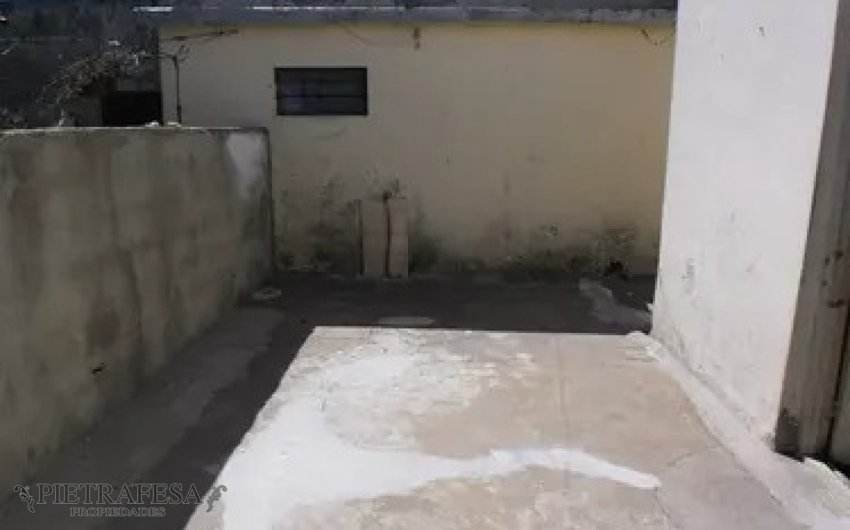 Casa ID.13337 - Casa en alquiler, 3dormitorios, 1baño, patio, cochera. Cerro.