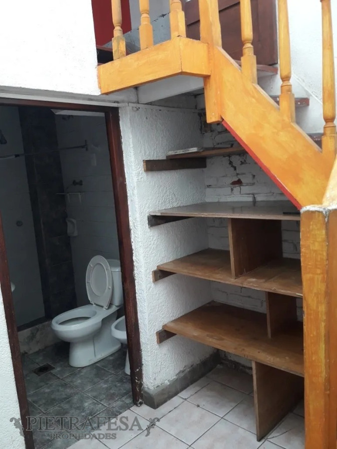 Casa ID.4088 - Casa en venta con renta 2 dormitorios 1 baño con azotea - Ferrer Serra - Tres Cruces