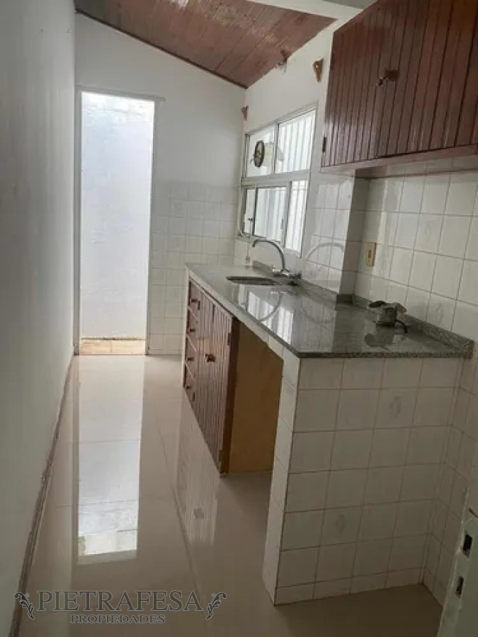 Casa ID.13248 - Casa en alquiler, 1dormitorio, 1baño, patio. Malvin.