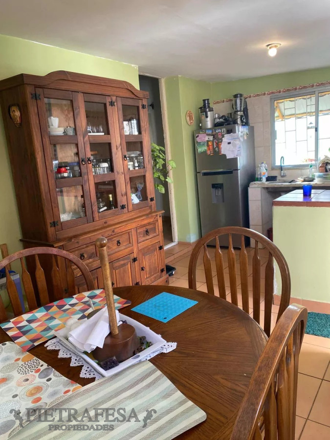 Casa ID.10541 - Casa en venta 3 dormitorios, 1 baño, patio, cochera-La Teja
