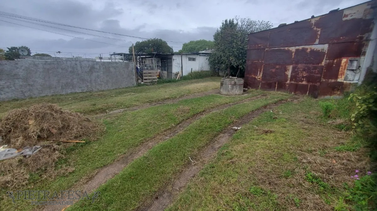 Casa ID.13842 - Oportunidad! 2 casas en venta con amplio terreno y galpón-Hipódromo