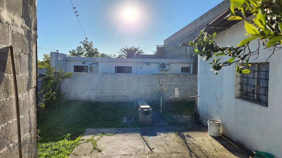 Casa ID.6880 - 2 casas en venta 4 dormitorios, 2 baños, patio, barbacoa y cochera-Termópilas - Brazo Oriental