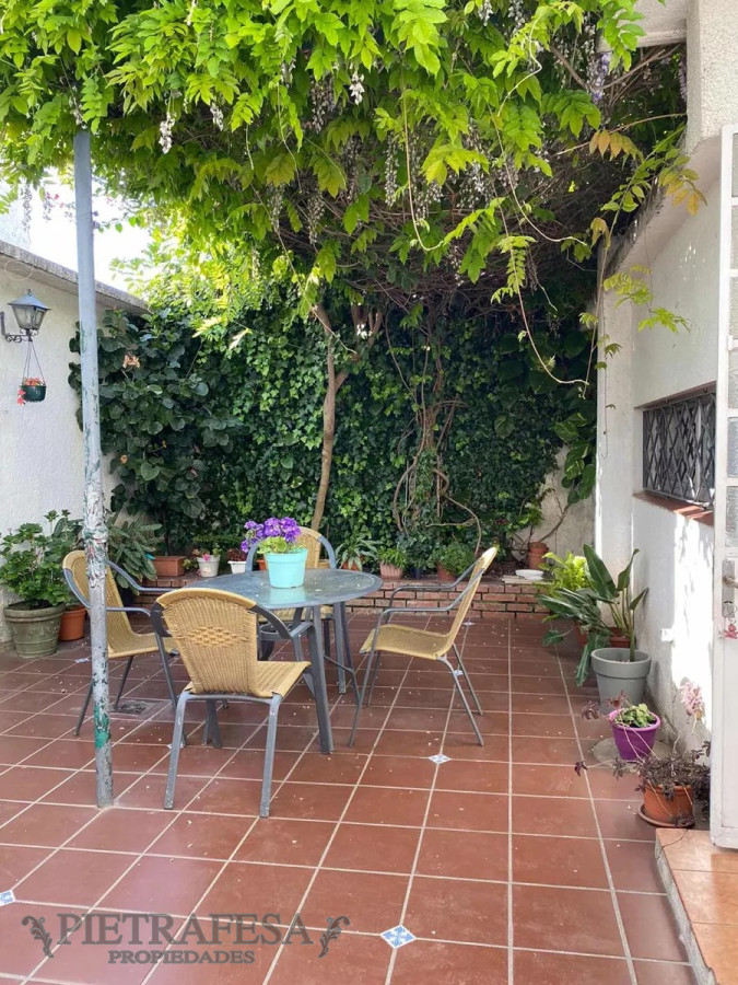 Casa ID.7114 - Casa en venta 4 dormitorios, 2 baños, patio y garaje-Aureliano Rodríguez Larreta-Jacinto Vera