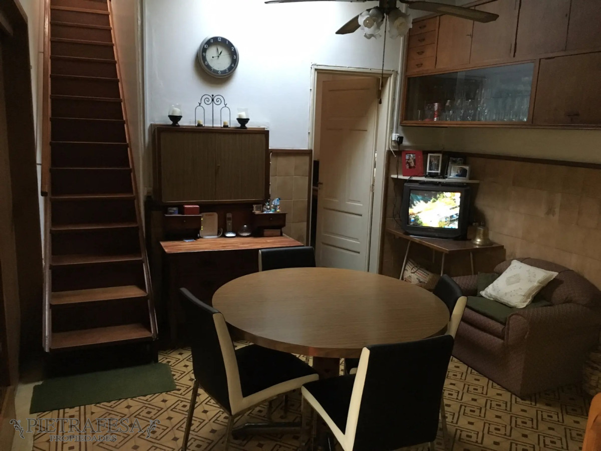 Casa ID.1424 - Casa en venta con renta 4 dormitorios 2 baños con garaje y patio- Av. San Martín - Cerrito