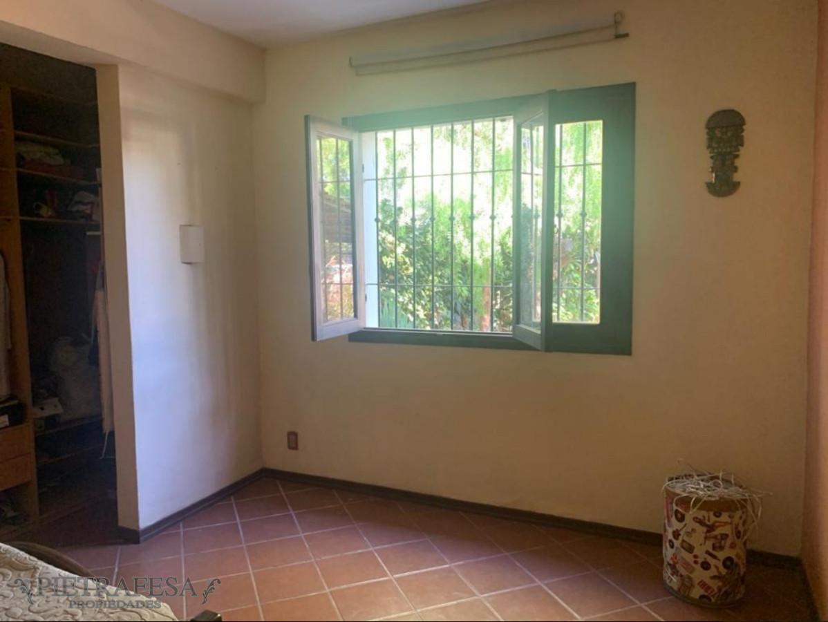 Casa ID.9588 - Casa en venta con renta,3 dormitorios,patio,cochera-Bolivar