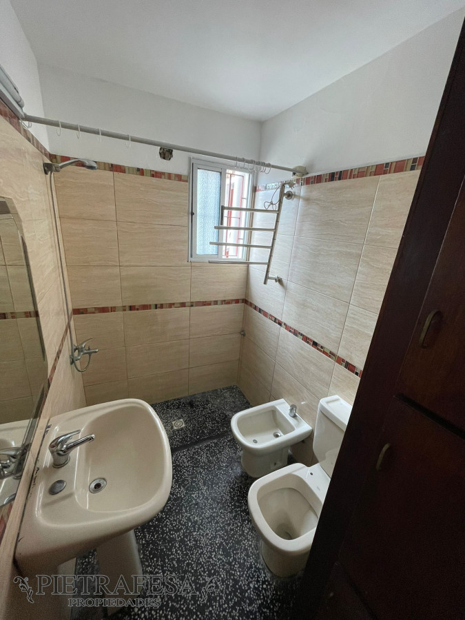 Casa ID.6519 - 2 casas en venta, 4 dormitorios, 2 baños, patio y garaje- Barquisimeto-Pérez Castellanos
