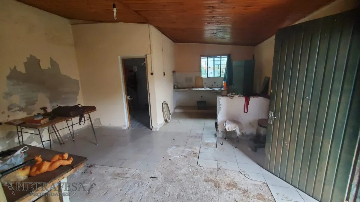 Casa ID.13842 - Oportunidad! 2 casas en venta con amplio terreno y galpón-Hipódromo