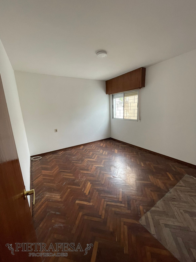 Casa ID.6519 - 2 casas en venta, 4 dormitorios, 2 baños, patio y garaje- Barquisimeto-Pérez Castellanos