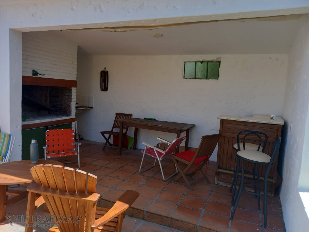 Casa ID.7345 - Casa en venta 4 dormitorios, 3 baños, fondo barbacoa y garaje-Parada 23 -Punta del Este 