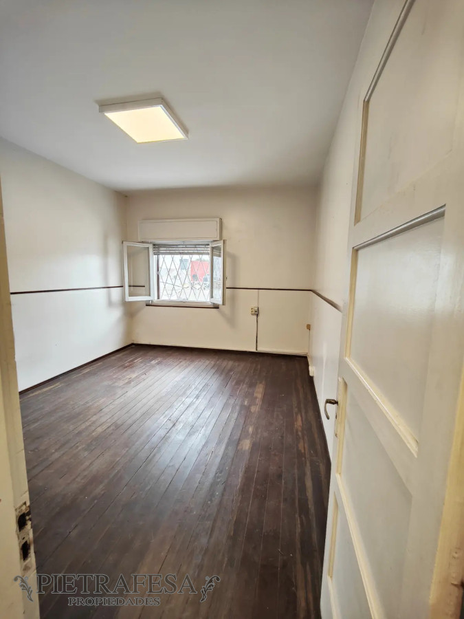 Casa ID.13588 - Casas en alquiler, 5dormitorios, 3baños, patio, azotea. Paso Molino.