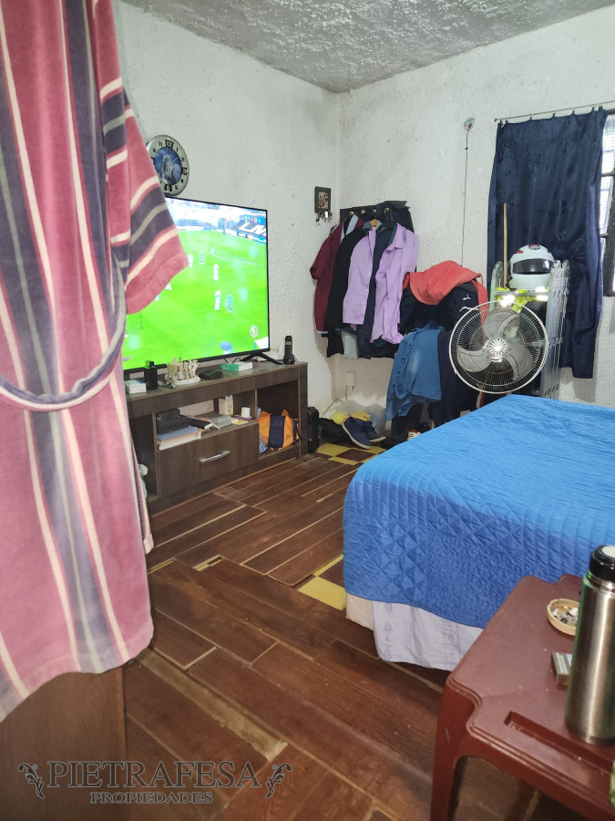 Casa ID.7987 - Casa mas apto en venta, 3 dormitorios, 2 baños, fondo y cochera-  José Piendibene -Jardines del Hipódromo