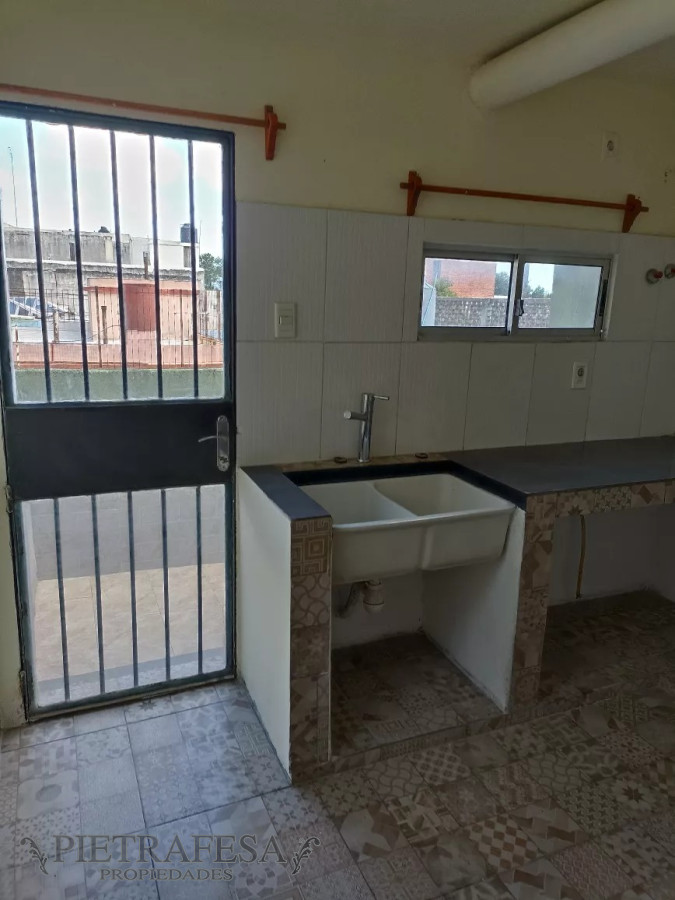 Casa ID.12164 - Casa en venta 4 dormitorios, 2 baños, azotea, unión