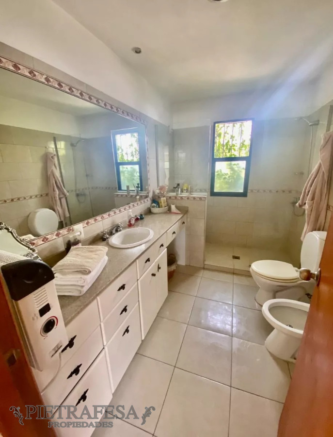 Casa ID.12611 - Casa en venta 5 dormitorios, 2 baños, fondo- Goes