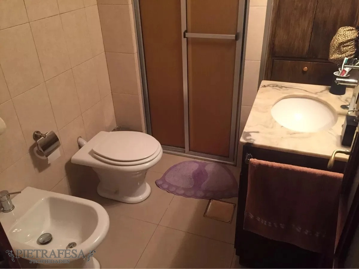 Casa ID.3462 - Casa en venta 6 dormitorios, 3 baños, barbacoa, azotea y Garaje-Cádiz- La Blanqueada
