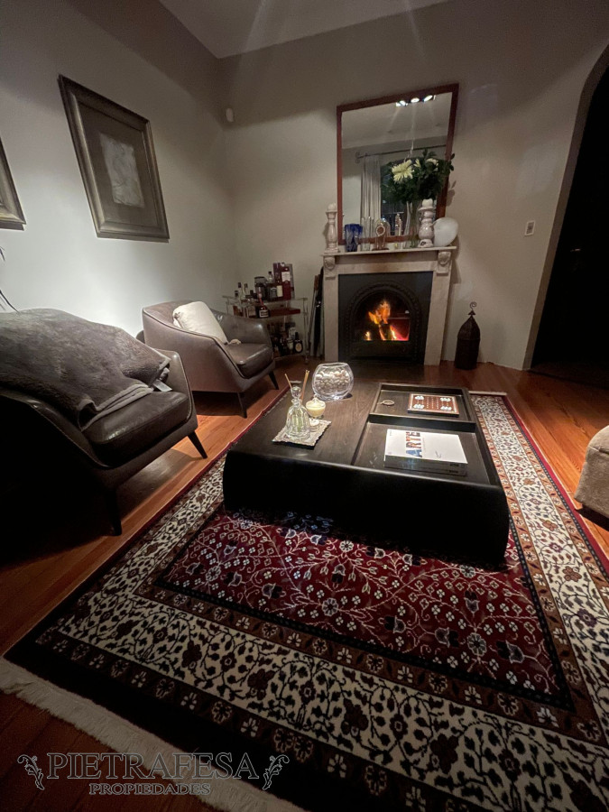 Casa ID.10966 - Casa a la venta, 4 dormitorios, 3 baños, patio, terraza con jacuzzi, garaje 3 autos - Pocitos
