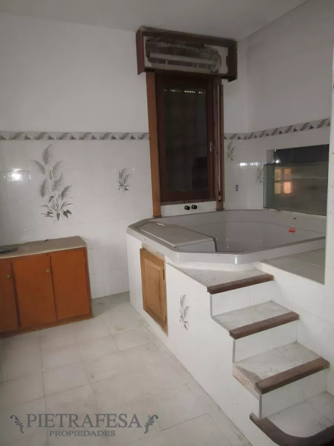 Casa ID.12833 - Casona en venta 5 dormitorios gran terreno-Colón 