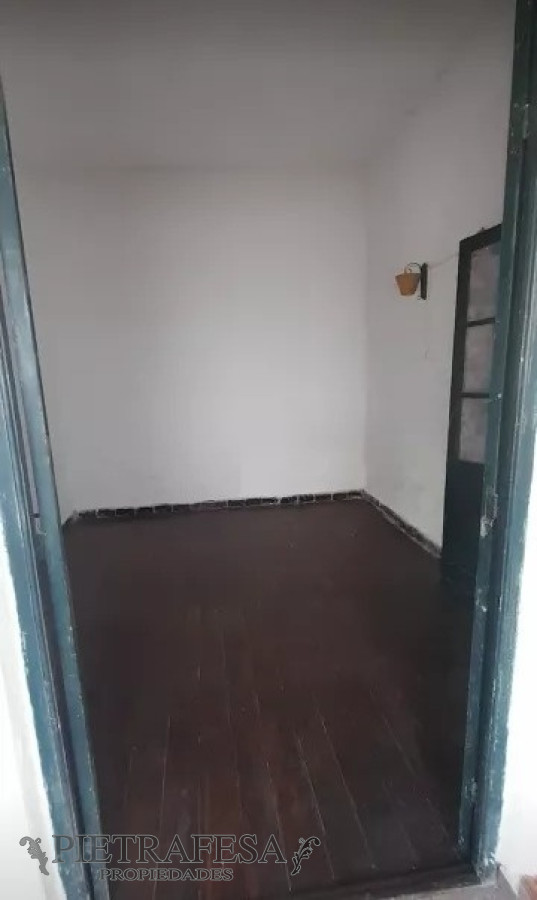 Casa ID.10434 - Casa en venta con renta 2 dormitorios, 1 baño, patio-Belvedere 