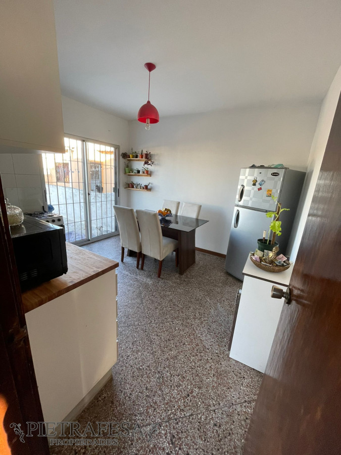 Casa ID.6519 - 2 casas en venta, 4 dormitorios, 2 baños, patio y garaje- Barquisimeto-Pérez Castellanos