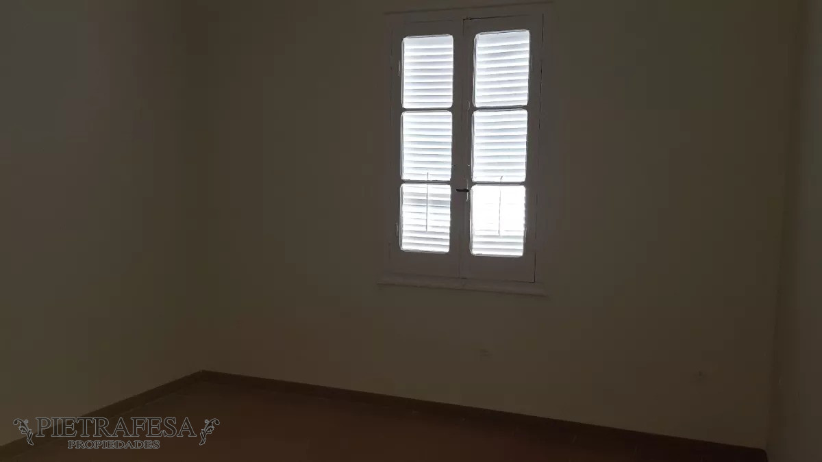 Casa ID.9620 - Casa en venta con renta, 2 dormitorios, 1 baño, patio- Unión.