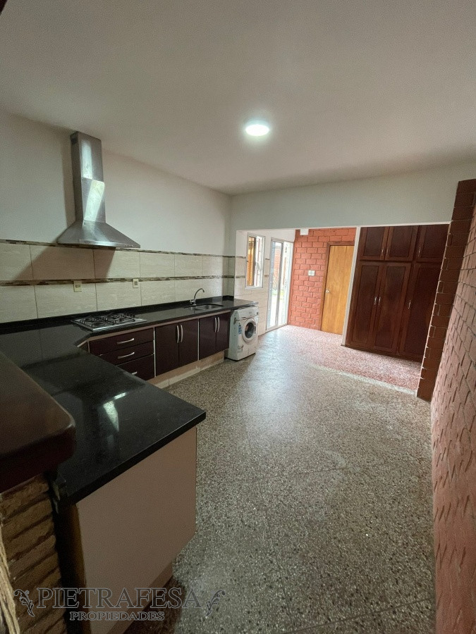 Casa ID.6519 - 2 casas en venta, 4 dormitorios, 2 baños, patio y garaje- Barquisimeto-Pérez Castellanos