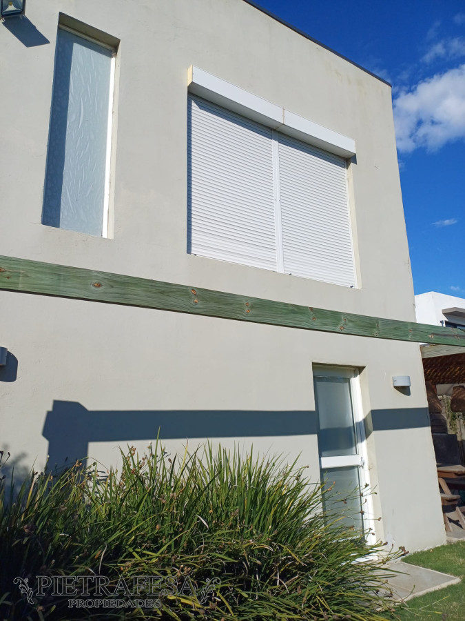 Casa ID.8742 - Casa en venta 4 dormitorios, 3 baños, piscina, cochera-Ciudad de la Costa 