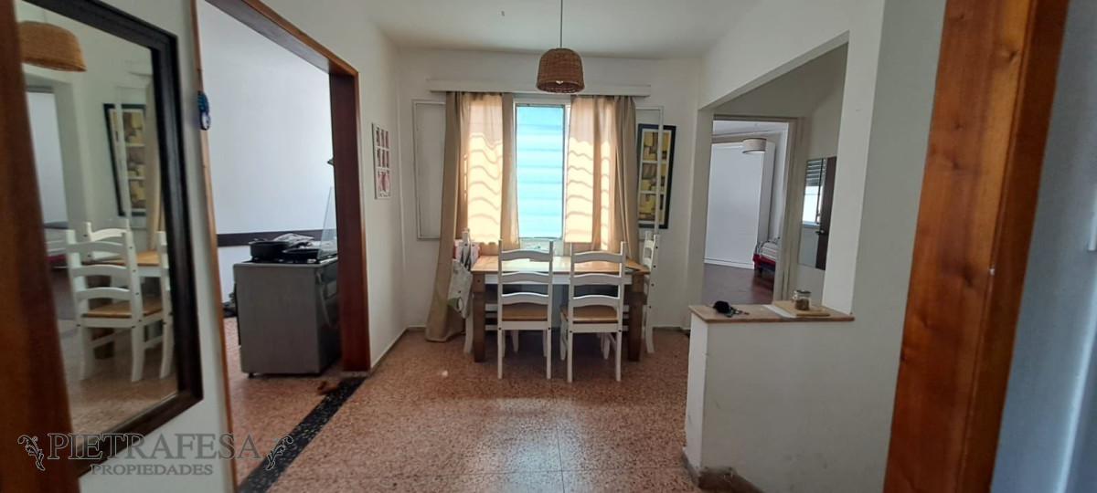 Casa ID.8855 - Casa en venta con renta, 2 dormitorios, 1 baño y patio-Buceo
