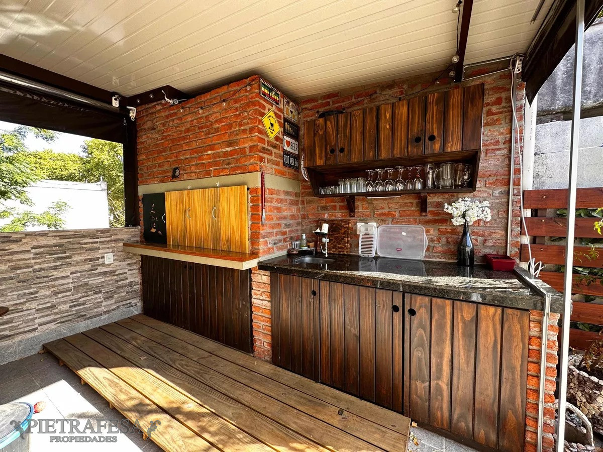 Casa ID.9504 - Casa en venta 2 dormitorios, 3 baños, azotea,gje-Reducto
