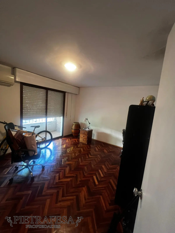 Casa ID.12692 - Casa en venta, 4dormitorios, 2baños, patio, barbacoa, garaje. Pocitos