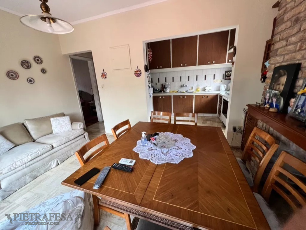 Casa ID.6504 - Casa en venta 3 dormitorios, 2 baños, fondo con parrillero y garaje-Lancasteriana - Carrasco Norte