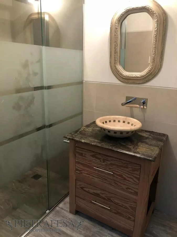 Casa ID.12428 - Casa con renta 2 dormitorios, gje, azotea-Tres Cruces 