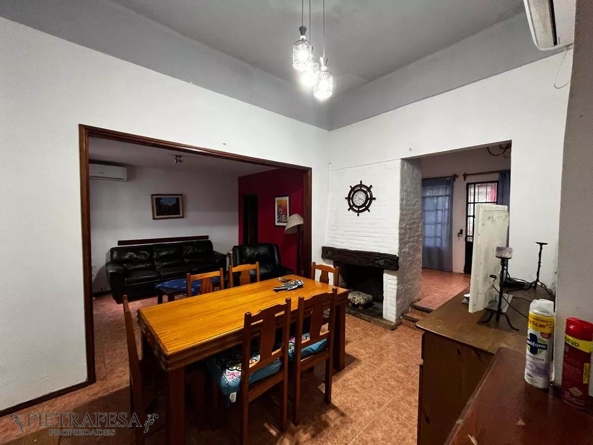 Casa ID.8563 - Casa mas apto en venta, 6 dormitorios, 3 baños, fondo, barbacoa y garaje-Doroteo Enciso - Capurro