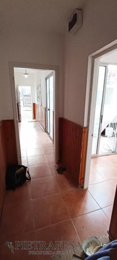 Casa ID.8529 - Casa en venta con renta, 4 dormitorios, 1 baño, azotea y garaje-Cnel. Santiago Labandera -Capurro