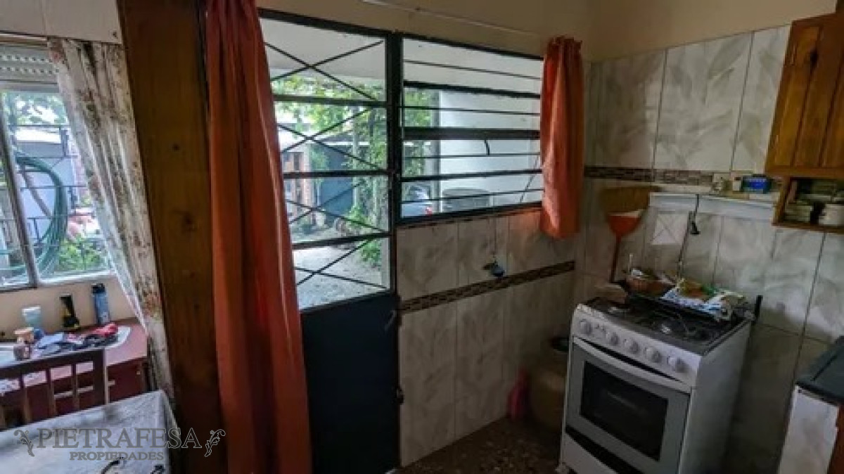 Casa ID.11072 - 2 casas en venta, 6 dormitorios, 2 baños, gje-Colón
