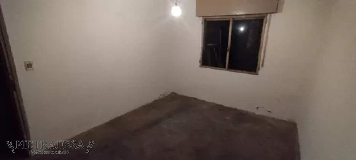 Casa ID.12678 - Casa en alquiler, 3dormitorios, 1baño, patio. Tres Cruces.