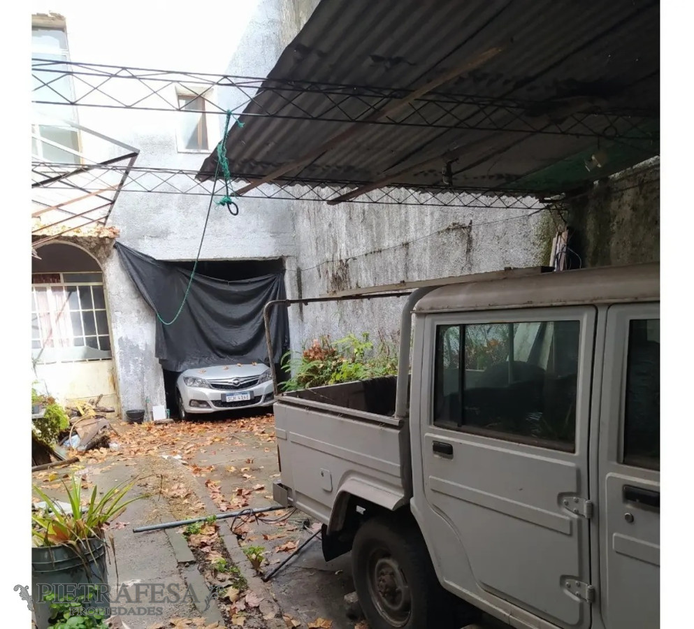 Casa ID.5527 - Casa en venta 5 dormitorios, 3 baños, fondo y cochera- Larravide- Unión 