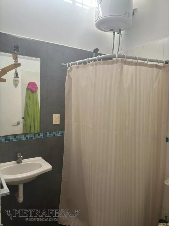 Casa ID.9625 - PH en venta con renta 1 dormitorio, 1 baño, patio y cochera-Malvin Norte 